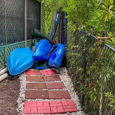 Pams Mermaid House With Riverfront Yard And Lanai! Apartment Weeki Wachee Exterior photo