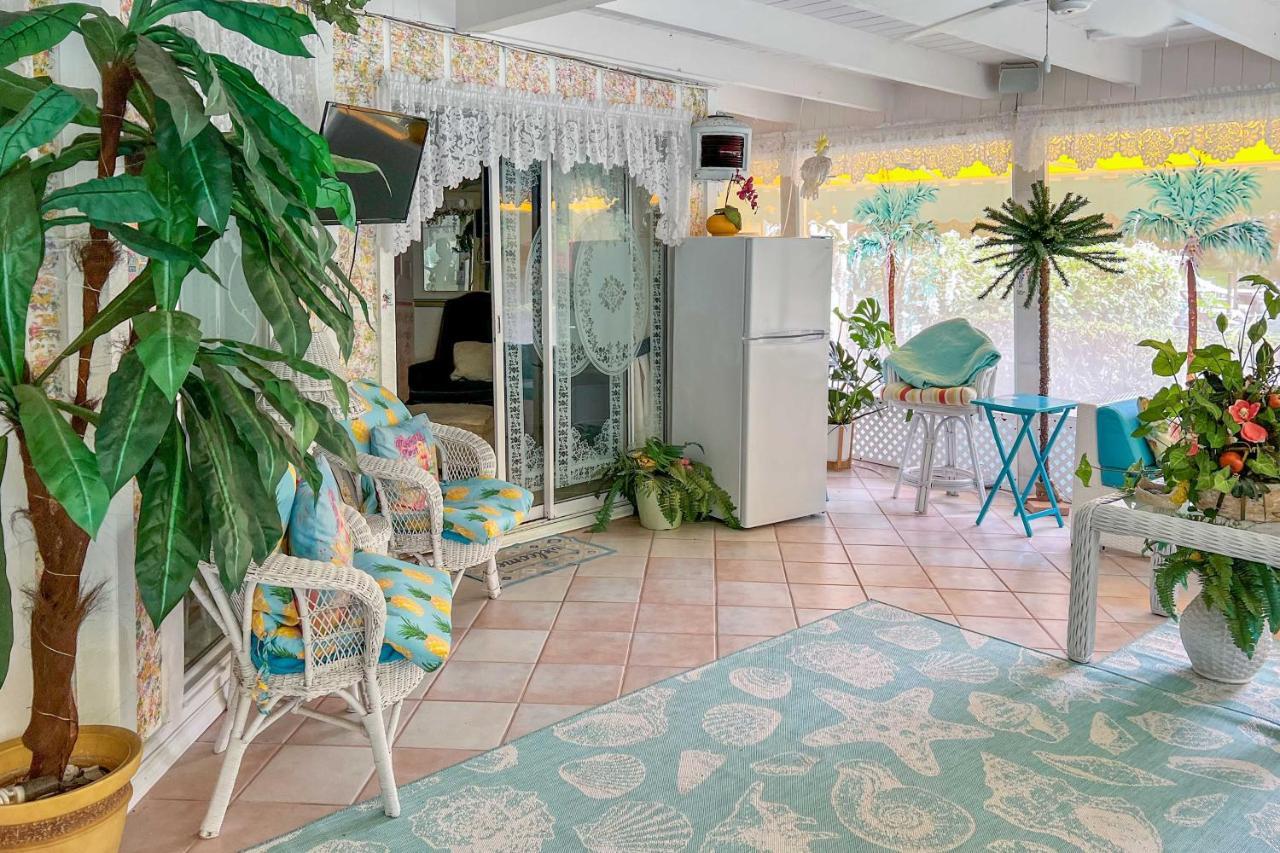 Pams Mermaid House With Riverfront Yard And Lanai! Apartment Weeki Wachee Exterior photo