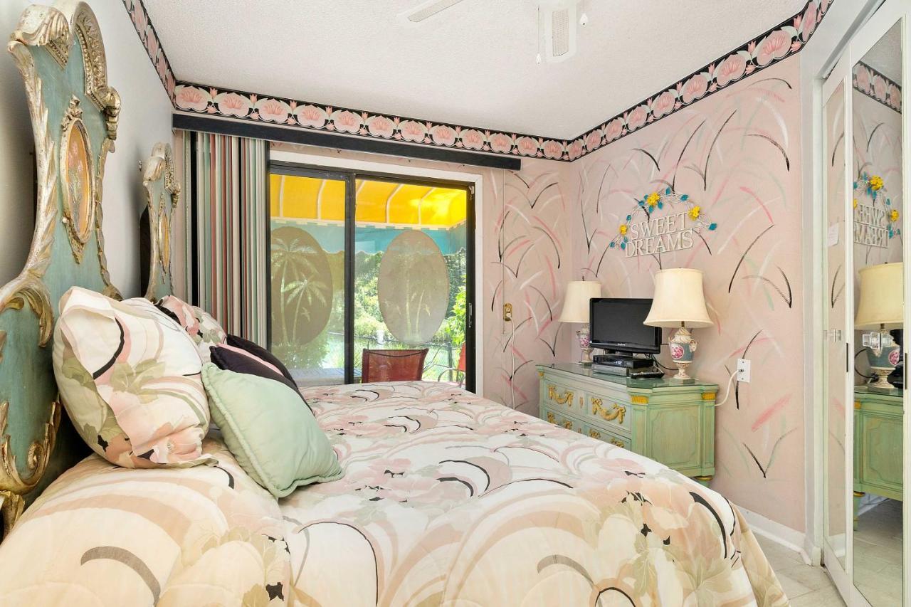 Pams Mermaid House With Riverfront Yard And Lanai! Apartment Weeki Wachee Exterior photo