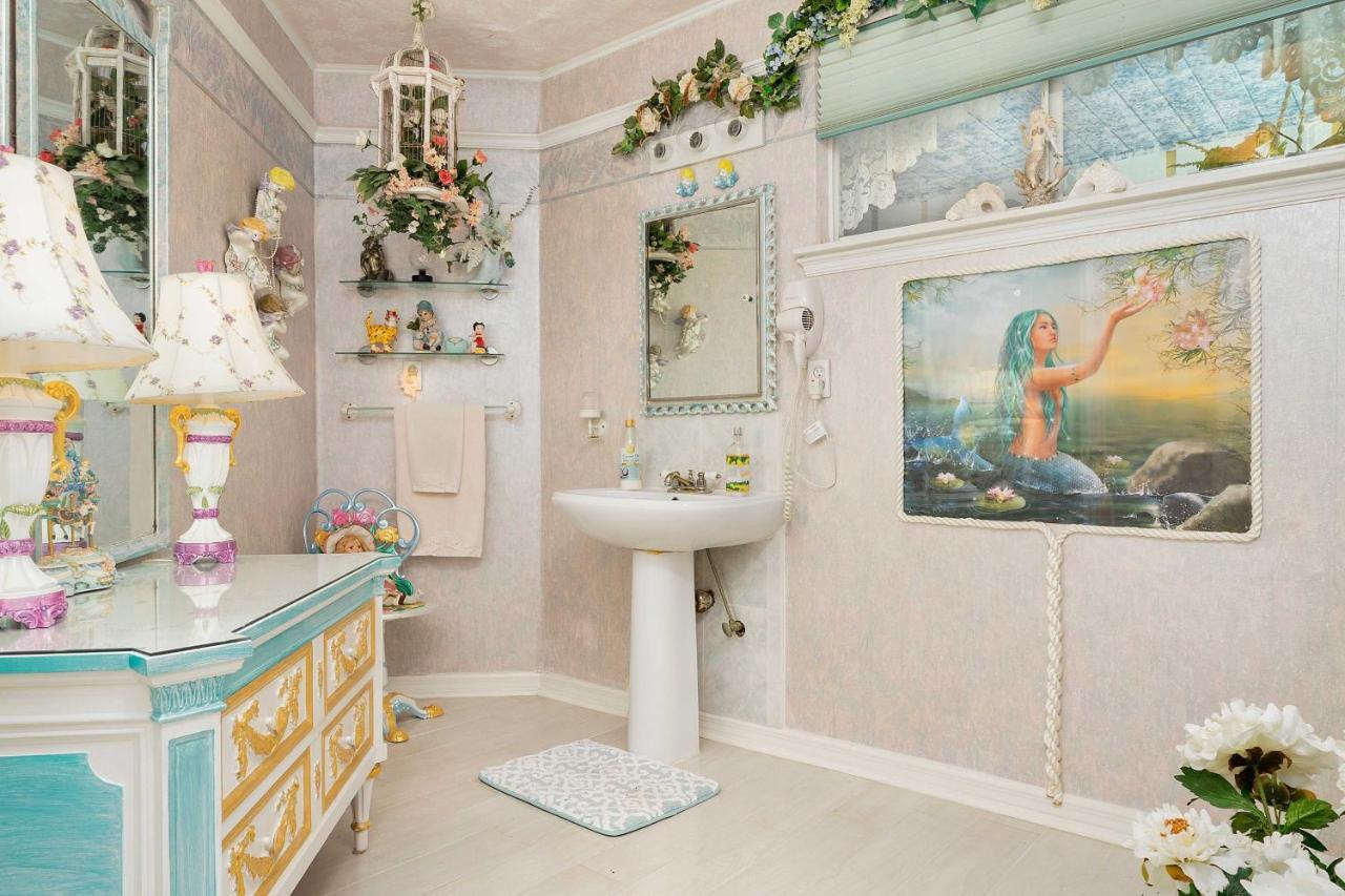Pams Mermaid House With Riverfront Yard And Lanai! Apartment Weeki Wachee Exterior photo