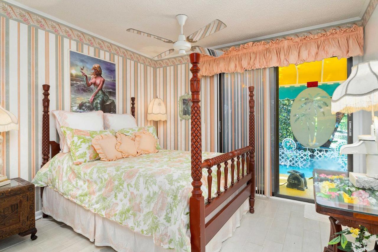 Pams Mermaid House With Riverfront Yard And Lanai! Apartment Weeki Wachee Exterior photo
